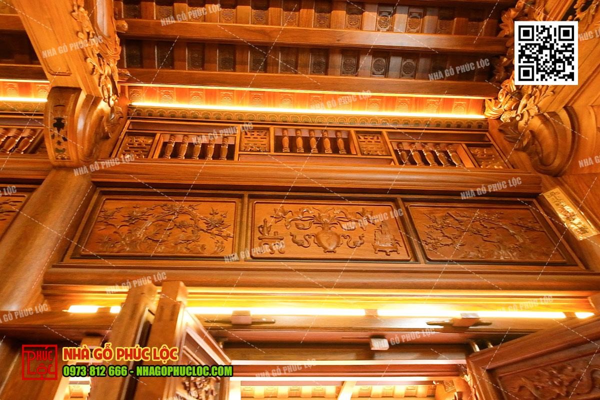 Hoa văn có chữ thọ đục chạm trên khung song ô thoáng